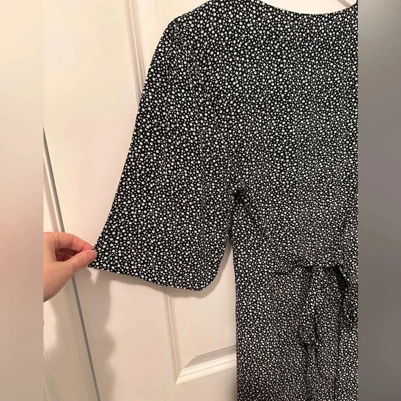 EYEYE Korean made Floral Dress with button detail and back tie Size F- fits most - Picture 6 of 6